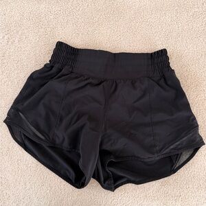 Black lululemon Hotty hot 2.5 inch Women's Shorts - high Rise - Size 2